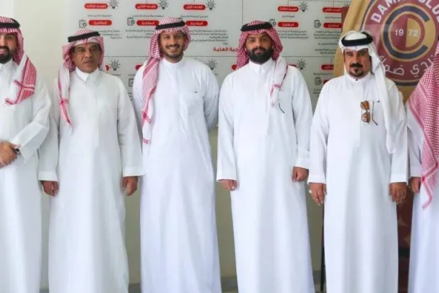 مسؤولي ضمك والأولمبية في لقطة جماعية بعد نهاية الاجتماع (الشرق الأوسط)