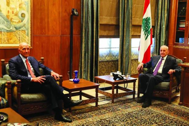 رئيس البرلمان اللبناني نبيه بري يستقبل الموفد الأميركي توماس براك (رويترز)