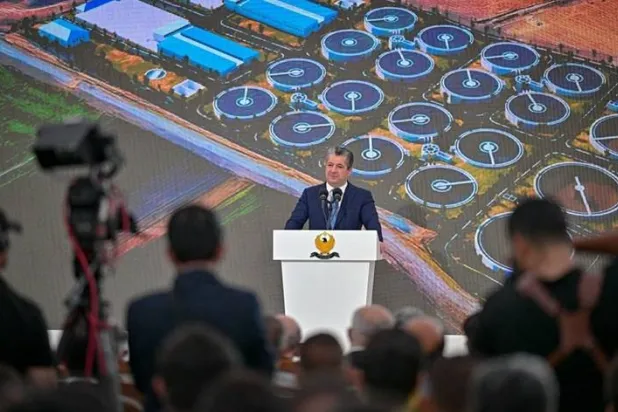 بارزاني خلال افتتاحه مشروع الإمداد الطارئ للمياه في أربيل (موقع رئاسة وزراء الإقليم)