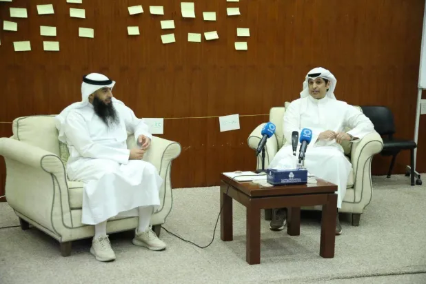 عبد الرحمن المطيري وزير الإعلام والثقافة الكويتي خلال ورشة خاصة باستراتيجية وزارة الإعلام (كونا)