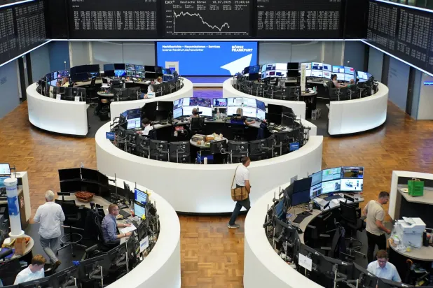 رسم بياني لمؤشر أسعار الأسهم الألماني «داكس» ببورصة فرنكفورت (رويترز)