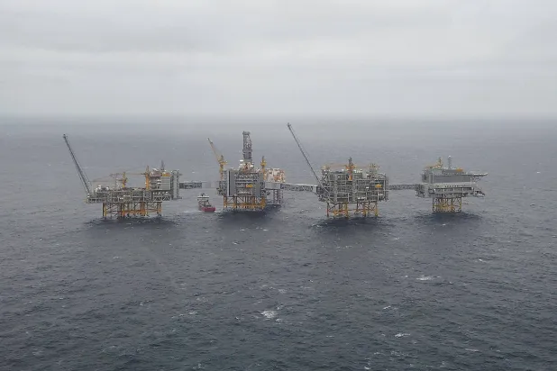 منصات نفط في بحر الشمال بالنرويج (رويترز)
