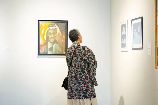 لحظات مفصلية من تاريخ الحركة الفنية الحديثة في الخليج يسردها المعرض (الشرق الأوسط)