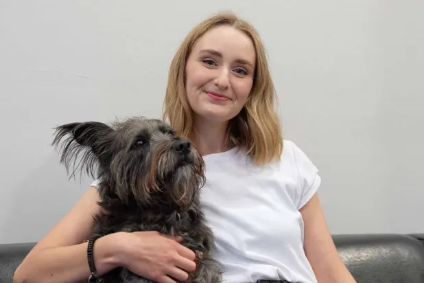 الكلاب تُسهم في تنظيم استجابة أجسام مرافقيها للتوتر بشكل جيد (جامعة كوينز بلفاست)