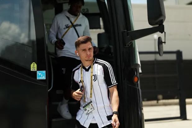 فرانسيسكو كونسيساو باقٍ مع يوفنتوس (رويترز)