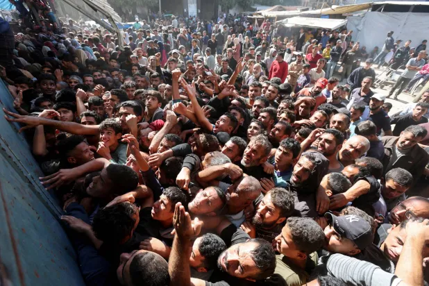 إسرائيل: لا مجاعة في غزة... و«حماس» تفتعل أزمة غذاء