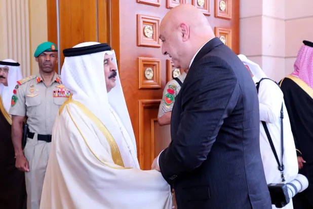 الملك حمد بن عيسى آل خليفة يستقبل الرئيس اللبناني جوزيف عون في المنامة (الرئاسة اللبنانية)