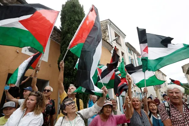 EU zahteva prekinitev ubijanja civilistov v Gazi, ZDA se umikajo iz Unesca zaradi Palestine