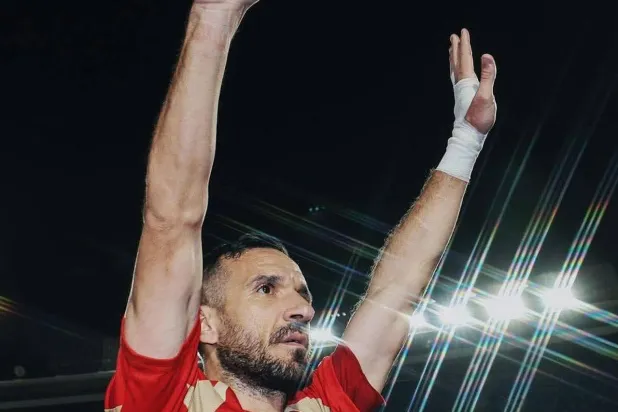 علي معلول خاض مسيرة حافلة بالإنجازات مع الأهلي المصري (الشرق الأوسط)