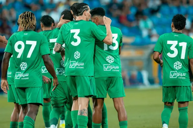 الأهلي يخسر بثلاثية أمام كومو الإيطالي