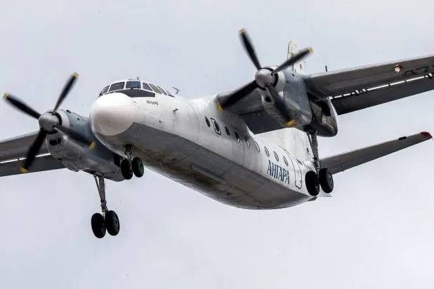 طائرة من طراز «An-24» تهبط في مطار إيركوتسك بروسيا (رويترز)