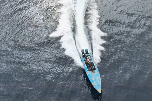 الحوثيون استخدموا زوارق وصواريخ ومسيَّرات في هجماتهم ضد السفن (إ.ب.أ)