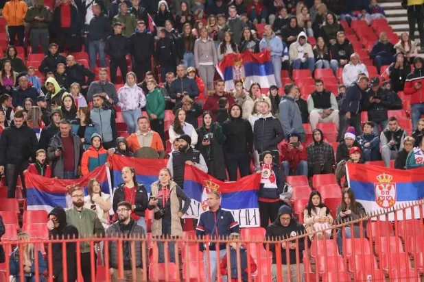 جماهير صربيا عوقبت بسبب تصرفات عنصرية (الشرق الأوسط)