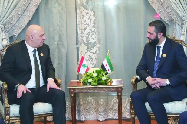 من لقاء الرئيسين اللبناني والسوري جوزيف عون وأحمد الشرع (أ.ب)