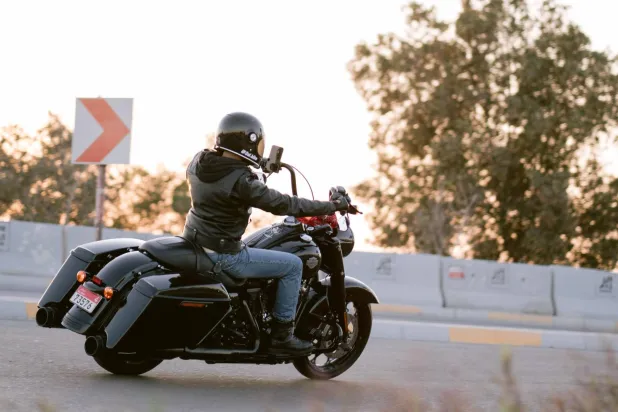 هدف البودكاست التوعية بمعايير السلامة على الطريق (ع البايك)