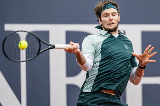 الكازاخي ألكسندر بوبليك بطل فيينا المفتوحة (أ.ف.ب)