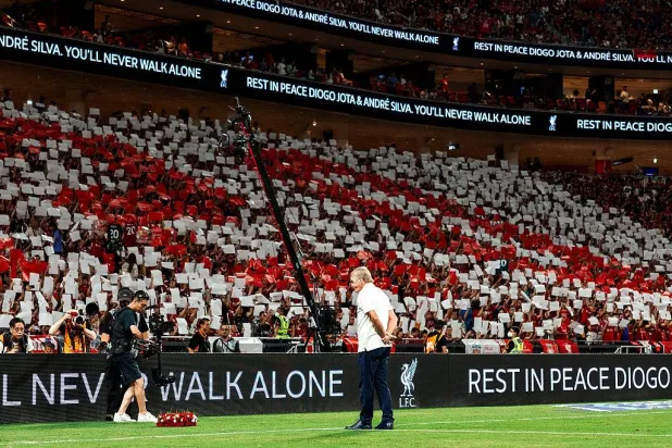 كيني دالغليش أسطورة ليفربول يكرم ذكرى جوتا في هونغ كونغ (وسائل إعلام عالمية)