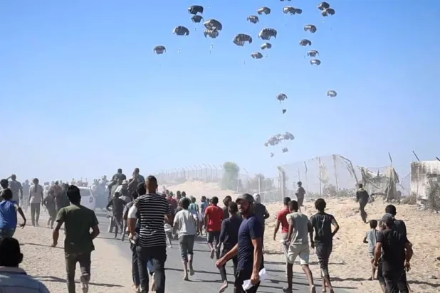 الإمارات: سنستأنف عمليات الإسقاط الجوي للمساعدات لغزة على الفور