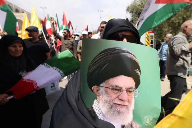 خامنئي يقر بخسارة «لا يتحمَّلها أي شعب»