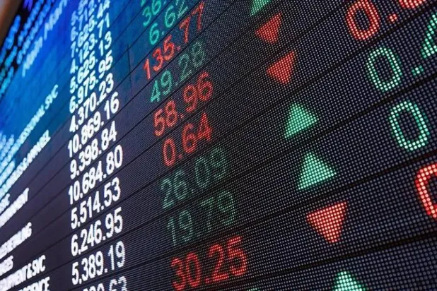  إحدى شاشات «مجموعة تداول» التي تظهر أسعار الأسهم (الموقع الإلكتروني) 