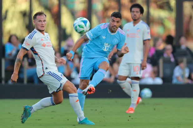 ميسي غاب بسبب إيقافه مباراة واحدة بعد انسحابه من مباراة كل النجوم (رويترز)