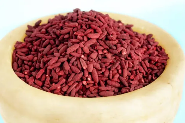 أرز الخميرة الحمراء (موقع هيلث لاين)