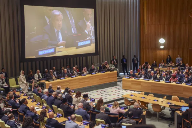 الأمين العام للأمم المتحدة الأمين أنطونيو غوتيريش يتحدث عبر الفيديو خلال مؤتمر «حل الدولتين» (رويترز)