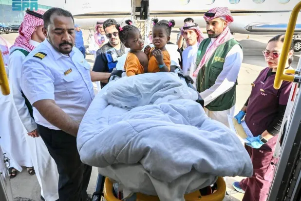 وصول توأمين جامايكيين ملتصقين إلى الرياض لبحث إمكانية فصلهما