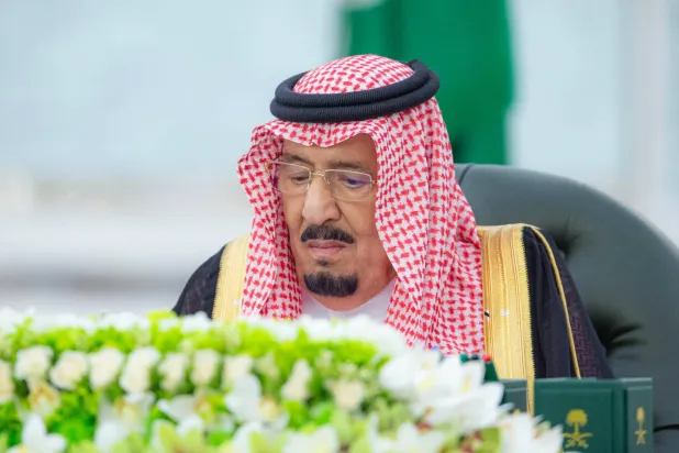 خادم الحرمين الشريفين الملك سلمان بن عبد العزيز لدى ترؤسه جلسة مجلس الوزراء في جدة الثلاثاء (واس)