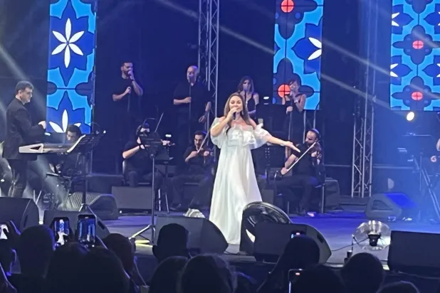 إليسا نثرت الياسمين بصوتها فعبقت العاصمة اللبنانية بالعطر
