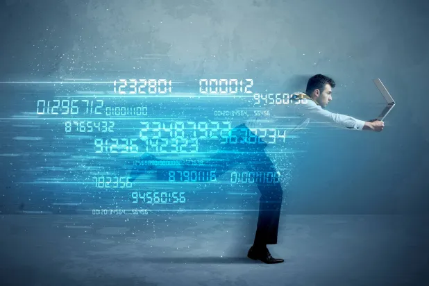 تحلل التقنية التغييرات الدقيقة في الإشارة اللاسلكية الناتجة عن حركة الأجسام باستخدام شبكة عصبية عميقة تستطيع تمييز الأفراد بدقة تتجاوز 95 % (شاترستوك)