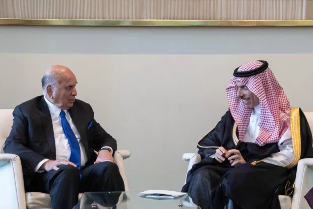 وزير الخارجية السعودي يبحث مع نظيريه العراقي والبرتغالي مستجدات المنطقة