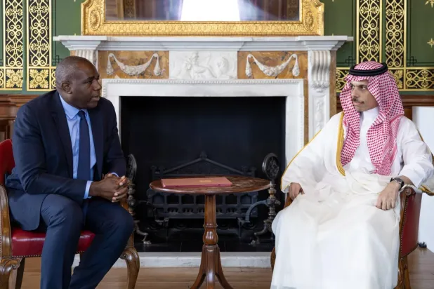 Prens Faysal bin Ferhan, Londra'da Bakan David Lammy ile görüştü (Arşiv- Suudi Dışişleri Bakanlığı)