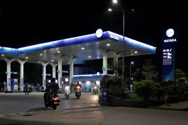 محطة وقود تابعة لشركة «نايارا إنرجي» في الهند (رويترز)