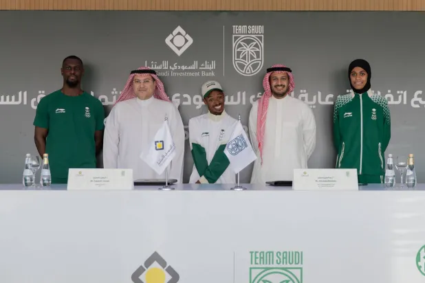 جانب من مراسم توقيع عقد الرعاية (الشرق الأوسط)