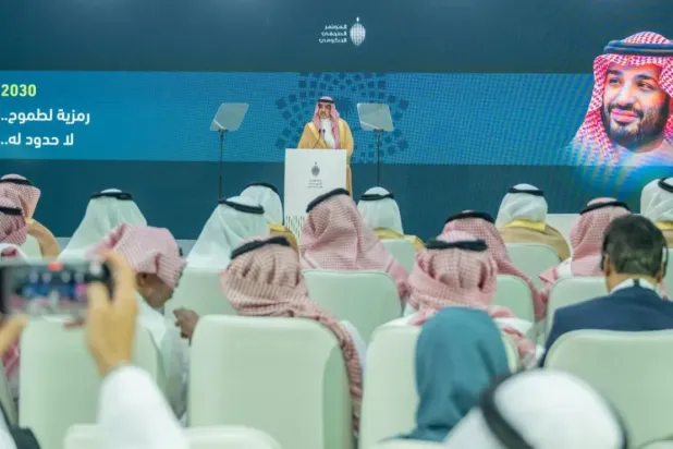 Suudi Arabistan Enformasyon Bakanı Selman ed-Dusari, hükümet basın toplantısı sırasında (Suudi Arabistan Enformasyon Bakanlığı)