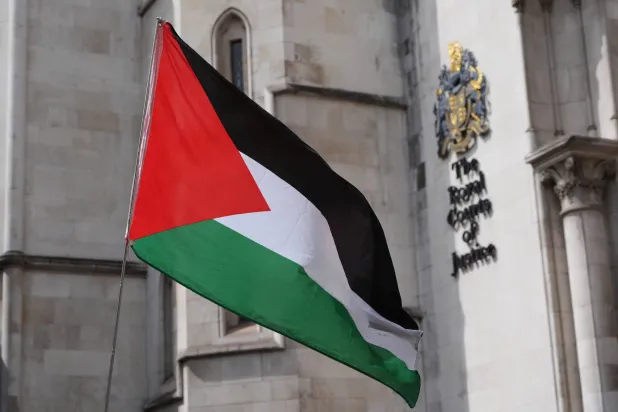 القضاء البريطاني يسمح لمجموعة «فلسطين أكشن» بالطعن في قرار حظرها