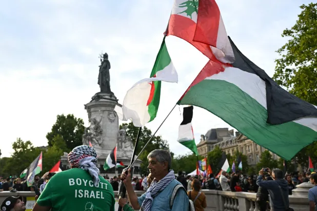 طالبة فلسطينية متهمة بمعاداة السامية «من المتوقع أن تغادر» فرنسا