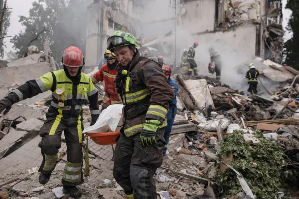 مقتل 12 بينهم طفل في هجوم روسي بالعاصمة الأوكرانية