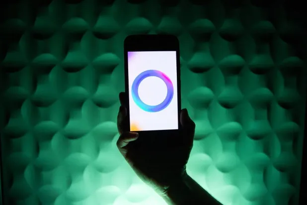 Fransa'nın Bretonya bölgesinde 11 Nisan 2025'te Meta'nın yapay zeka logosu bir telefonda görünüyor (Vincent Feuray/Hans Lucas/Hans Lucas/AFP)