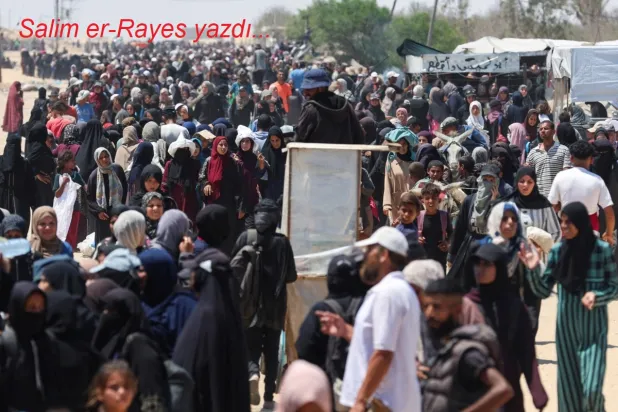 Güney Gazze Şeridi'ndeki Refah yakınlarında, ABD destekli Gazze İnsani Yardım Vakfı'ndan yardım malzemeleri almak için toplanan Filistinliler, 24 Temmuz 2025