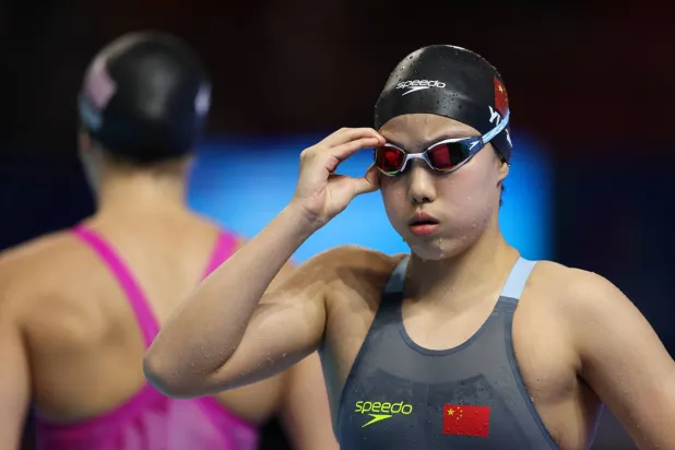 الصينية الصغيرة يو زيدي تتألق في سنغافورة (رويترز)