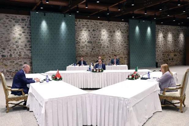 قمة تركية - إيطالية - ليبية في إسطنبول تبحث ملف الطاقة بالبحر المتوسط