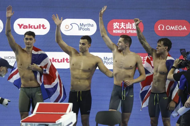 الفريق البريطاني بطل سباق 4x200 تتابع حر للرجال (إ.ب.أ)