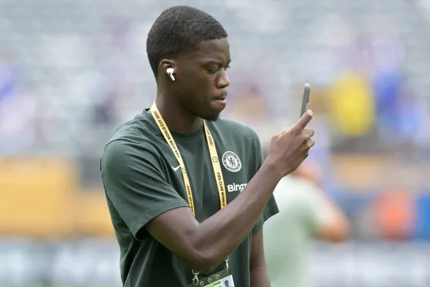 الشاب مامادو سار لاعب تشيلسي إلى فريق ستراسبورغ (أ.ف.ب)