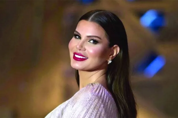 تأثرت بوالدها الفنان عبد الكريم الشعار بشكل غير مباشر (حسابها على {إنستغرام})