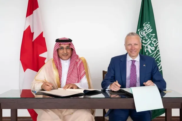 الساطي وليفيك يوقّعان مذكرات تفاهم بشأن المشاورات السياسية بين الوزارتين (واس)