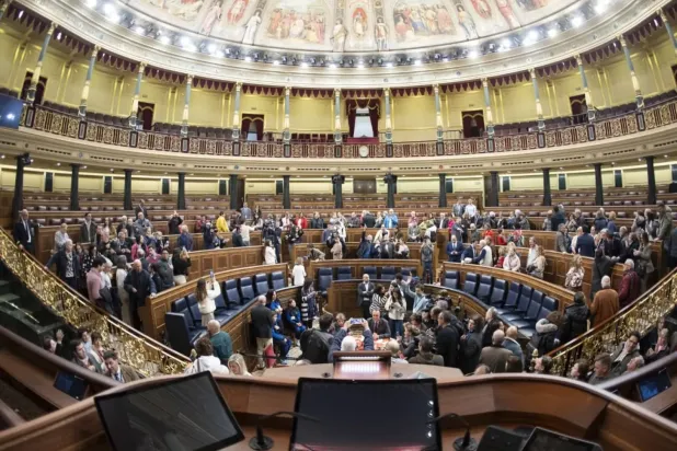 İspanya Parlamentosu Salonu (Parlamento'nun Facebook sayfası)