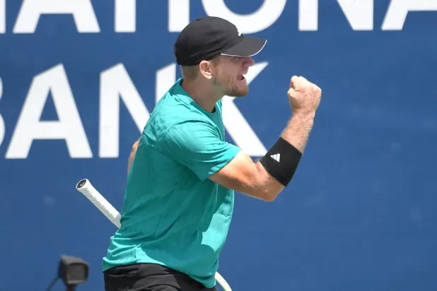 فوكينا محتفلا بفوزه (رويترز)