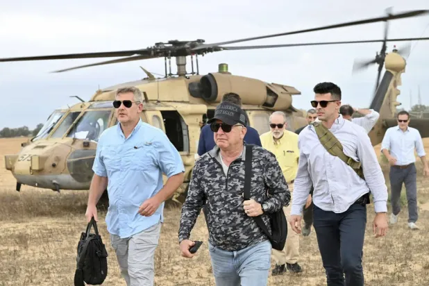 ABD Başkanı'nın özel temsilcisi Steve Witkoff, dün Gazze'nin kuzeyindeki bir yardım dağıtım merkezini ziyaret etti (AP)